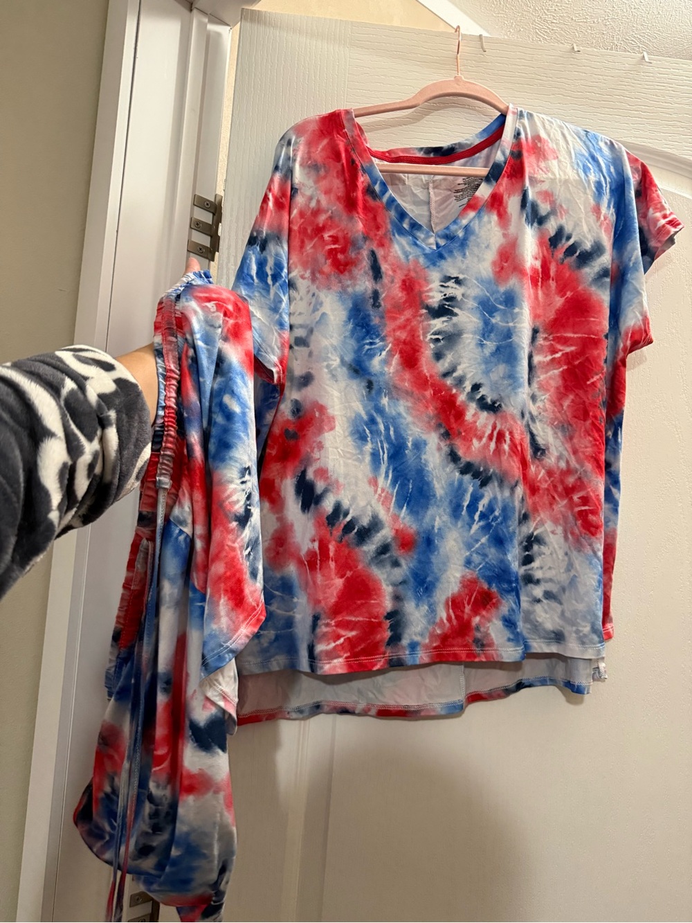 Signature Women's Red, Blue & White Tie-Dye V-Neck Tee